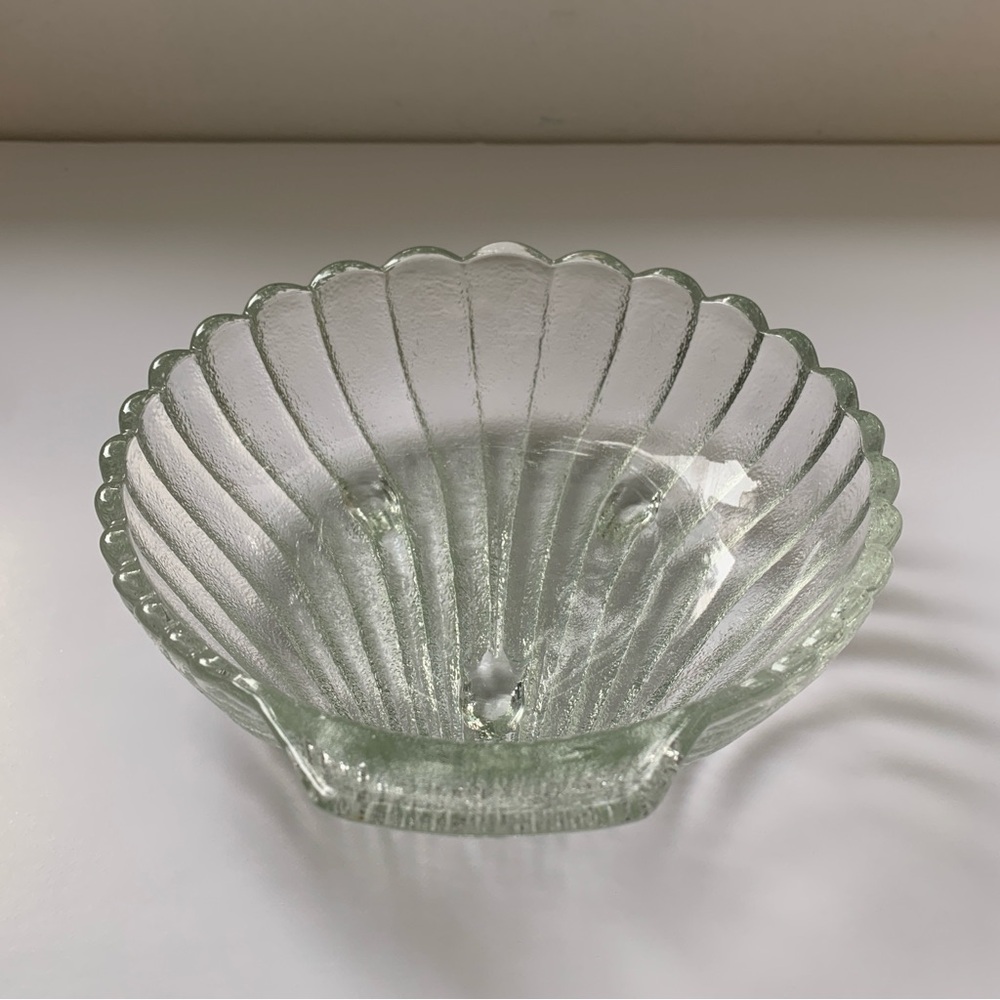 Anchor Hocking Clam Shell Bowl - Picture 3 of 6